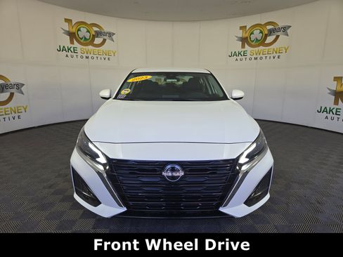 Used 2023 Nissan Altima 2.5 SV image 2