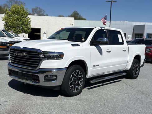 Used 2025 RAM 1500 Laramie AWD/4WD image 4