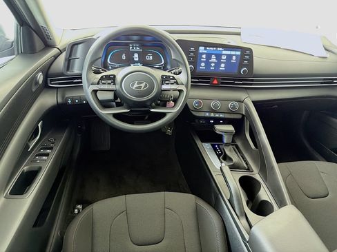 Used 2025 Hyundai Elantra SE w/ Cargo Package FWD image 22