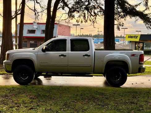 Used 2011 GMC Sierra 1500 SLE w/ Power Tech Package image 4