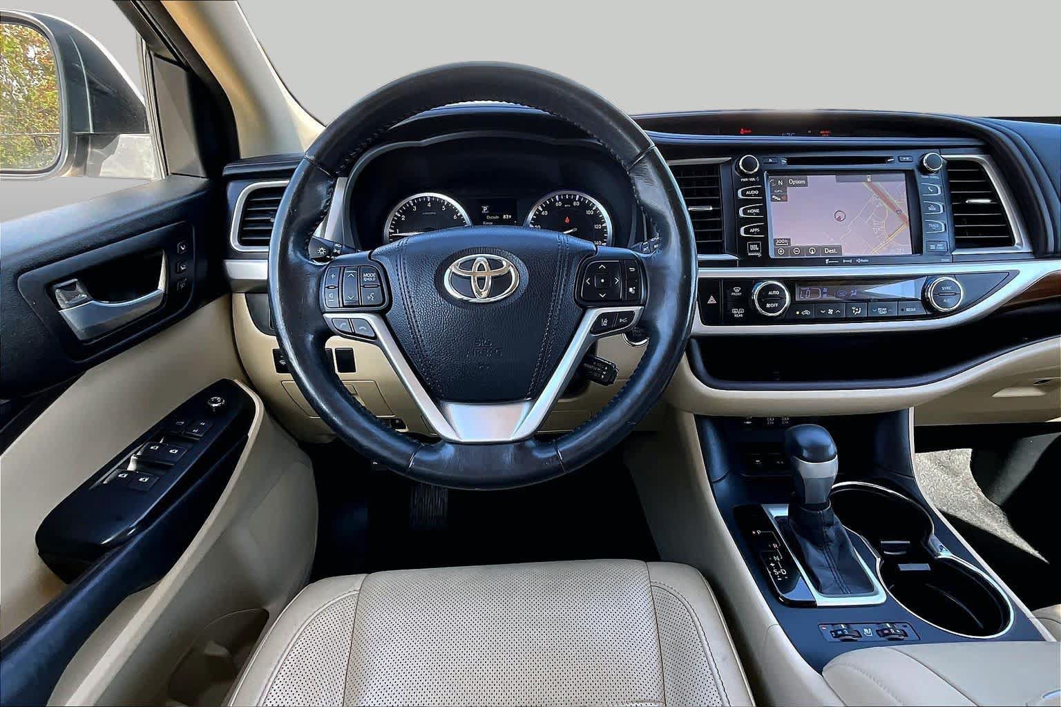Used 2017 Toyota Highlander Limited Platinum FWD image 5