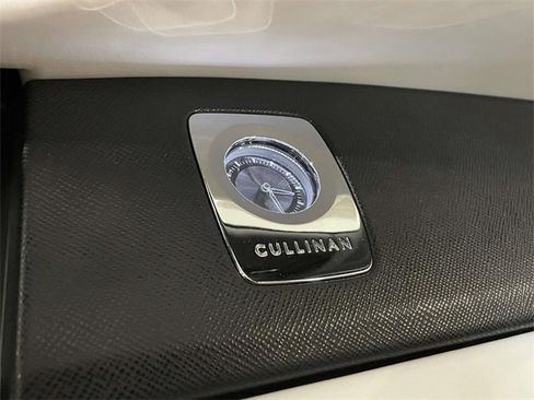 Used 2019 Rolls-Royce Cullinan image 46