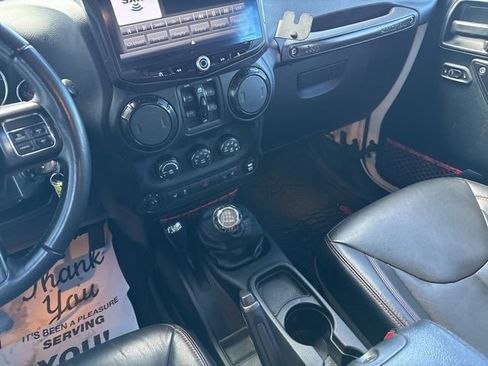 Used 2017 Jeep Wrangler Unlimited Rubicon image 25