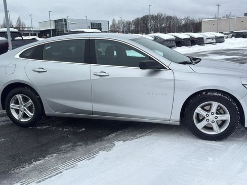Used 2019 Chevrolet Malibu LS image 3
