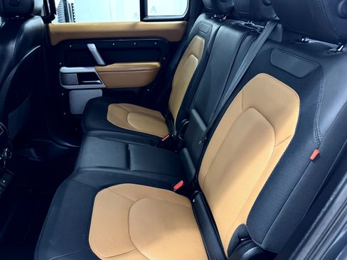 Used 2023 Land Rover Defender 130 X-Dynamic SE AWD/4WD image 27