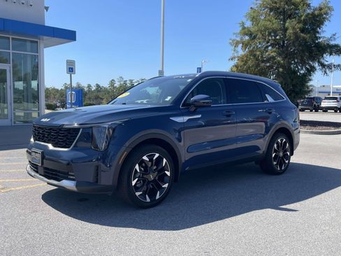 Used 2025 Kia Sorento EX FWD image 3