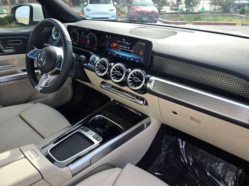 Used 2025 Mercedes-Benz GLB 250 image 13