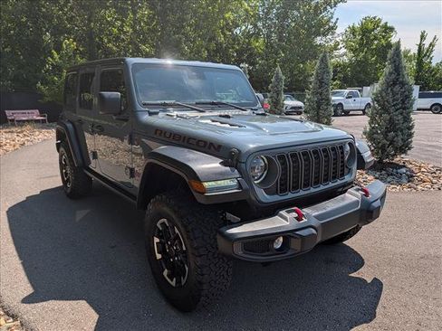 Used 2025 Jeep Wrangler Unlimited Rubicon AWD/4WD image 7