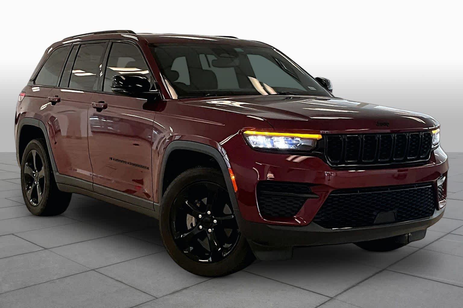 Used 2023 Jeep Grand Cherokee Altitude RWD image 2
