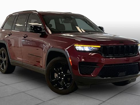 Used 2023 Jeep Grand Cherokee Altitude RWD image 2