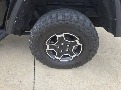 Used 2023 Jeep Gladiator Rubicon image 12