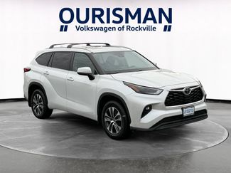 Used 2023 Toyota Highlander XLE AWD/4WD video 1