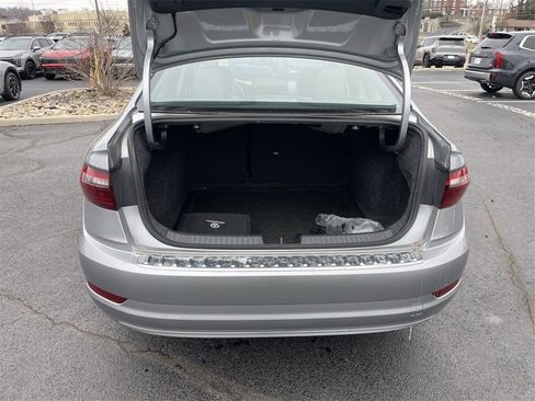 Used 2021 Volkswagen Jetta SE image 34