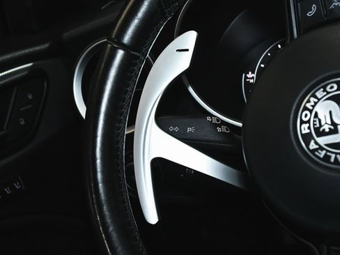 Used 2023 Alfa Romeo Stelvio Veloce image 36