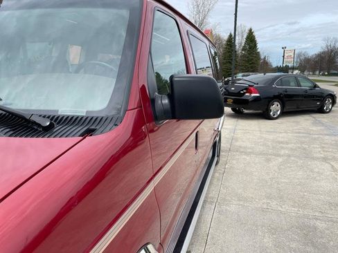 Used 1999 Ford E-150 and Econoline 150 image 3