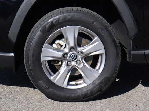 Used 2022 Toyota RAV4 XLE image 37