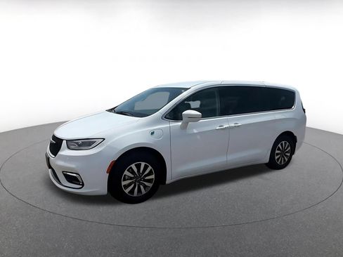 Used 2022 Chrysler Pacifica Touring-L FWD image 8