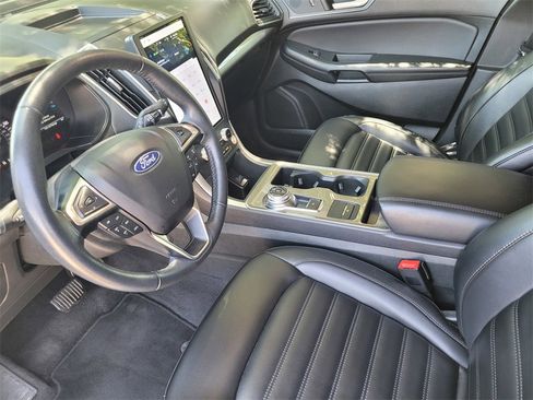 Used 2023 Ford Edge SEL image 18