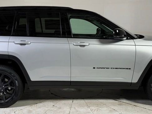 New 2025 Jeep Grand Cherokee Limited w/ Trailer Tow Package AWD/4WD image 8