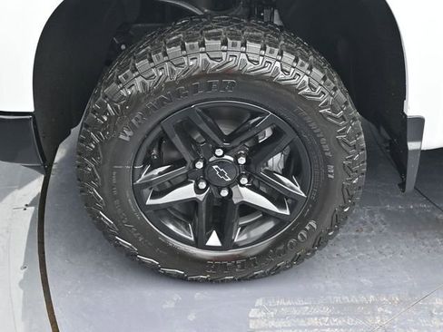 New 2026 Chevrolet Silverado 1500 Custom Trail Boss w/ LPO, Dark Essentials Package AWD/4WD image 17