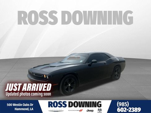 Used 2019 Dodge Challenger SXT RWD image 1