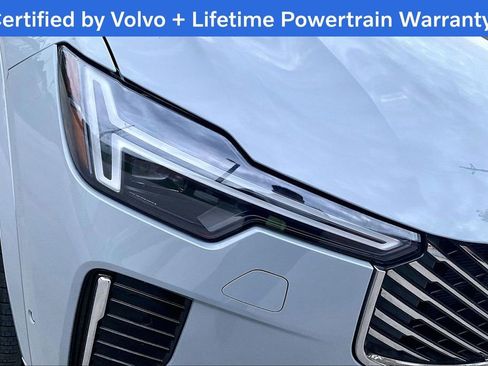Certified 2025 Volvo XC90 B6 Plus image 40