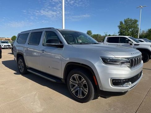 Used 2024 Jeep Wagoneer L Series II w/ Flexible Seating Group AWD/4WD image 1