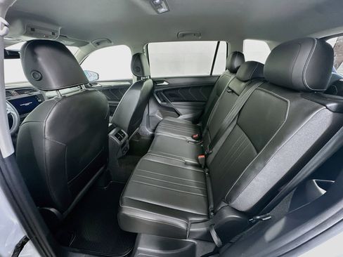 Used 2023 Volkswagen Tiguan SE FWD image 28
