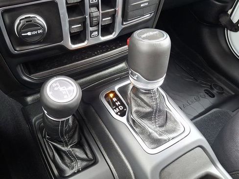 Used 2025 Jeep Gladiator Sport image 14