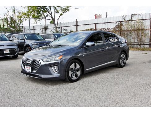 Used 2020 Hyundai Ioniq SEL image 3