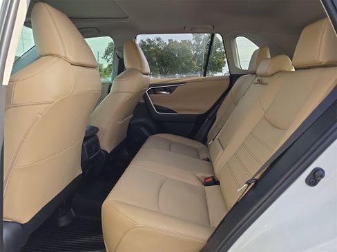 Used 2019 Toyota RAV4 Limited image 13