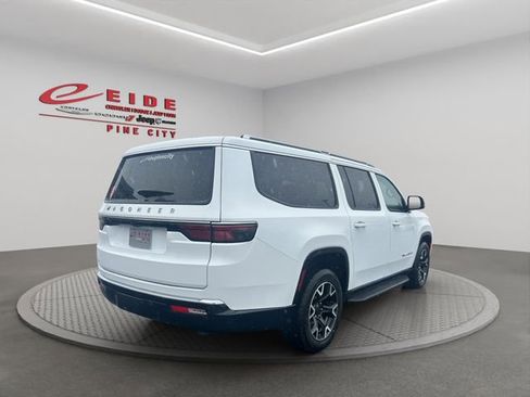 Used 2025 Jeep Wagoneer L Series III AWD/4WD image 6