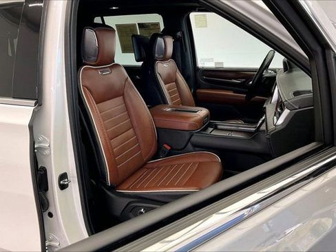Used 2023 GMC Yukon Denali Ultimate AWD/4WD image 6