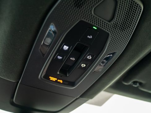 Certified 2025 Porsche Macan Turbo Electric AWD/4WD image 21