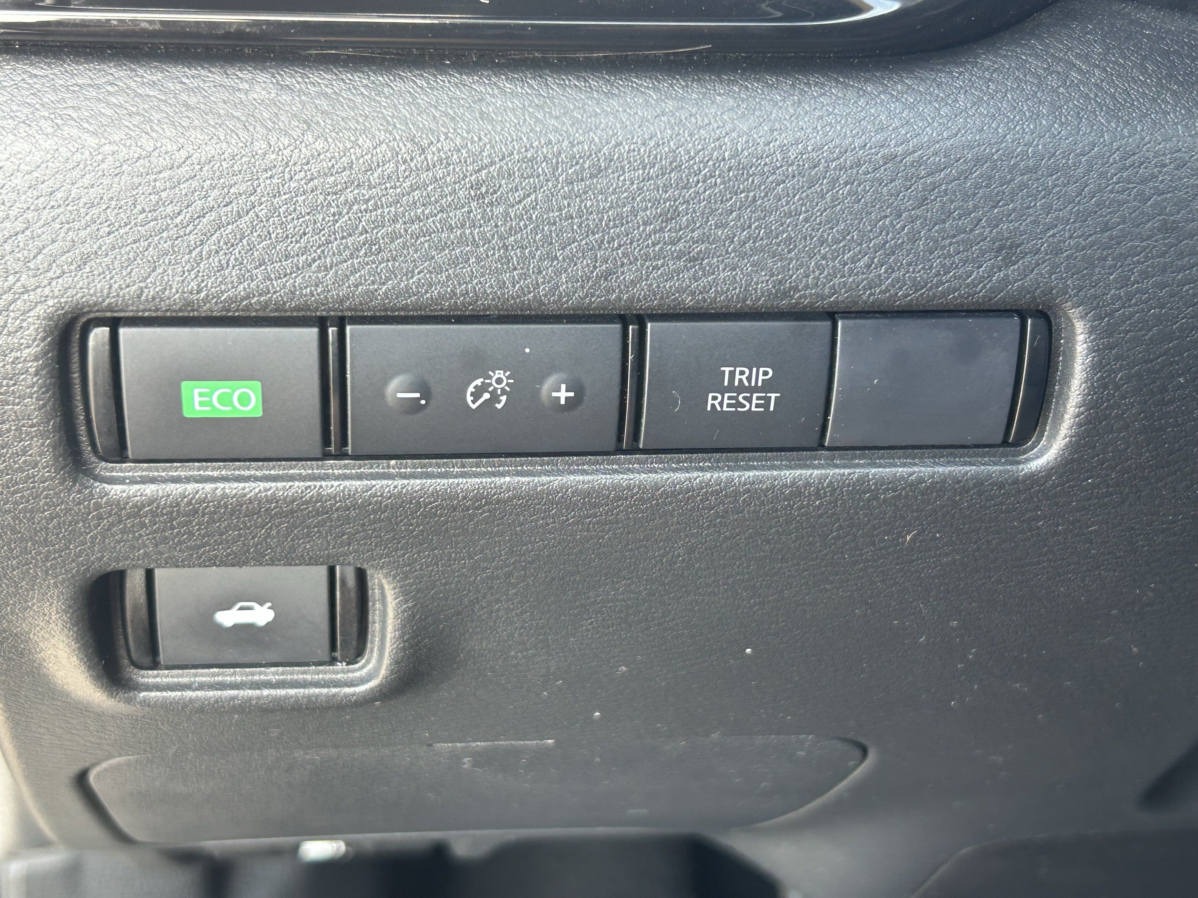 Used 2025 Nissan Sentra SV w/ SV Premium Package FWD image 31