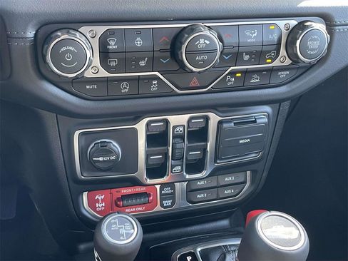 New 2025 Jeep Gladiator Rubicon image 20