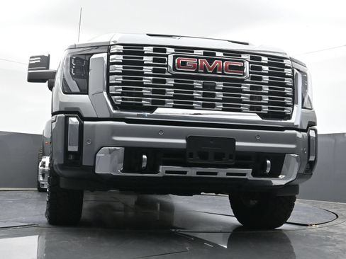 Used 2025 GMC Sierra 3500 Denali w/ Denali Reserve Package AWD/4WD image 26