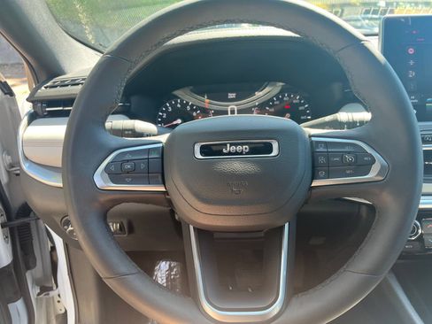 Used 2025 Jeep Compass Limited AWD/4WD image 29