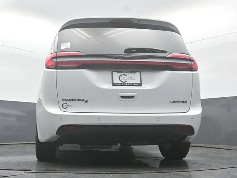 Used 2025 Chrysler Pacifica Limited FWD image 54