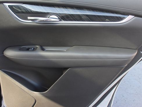 Used 2020 Cadillac XT6 Premium Luxury image 32