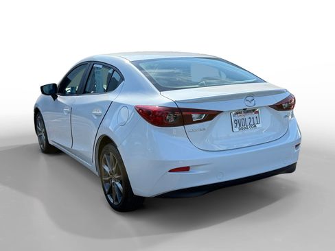 Used 2018 MAZDA MAZDA3 Touring FWD image 3
