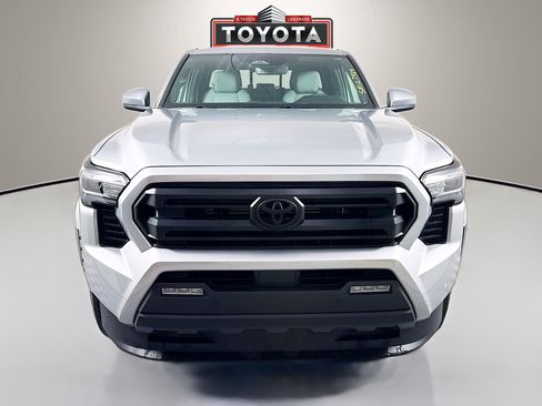 Used 2025 Toyota Tacoma SR5 w/ SR5 Upgrade Package AWD/4WD image 2