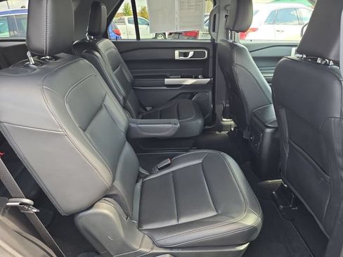 Used 2023 Ford Explorer XLT w/ Equipment Group 202A AWD/4WD image 31