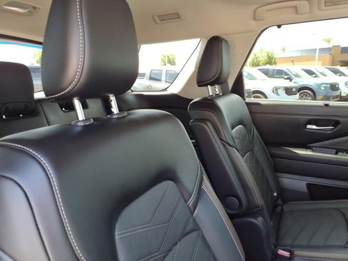 Used 2024 Nissan Pathfinder Platinum AWD/4WD image 15