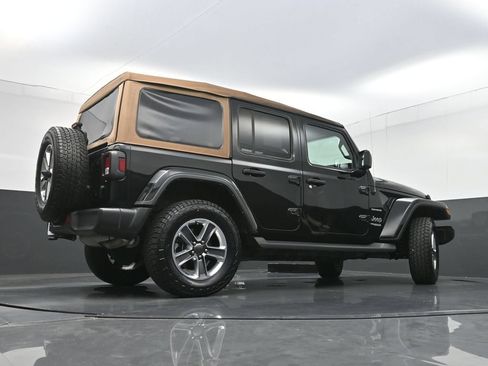 Used 2022 Jeep Wrangler Unlimited Sahara w/ Cold Weather Group AWD/4WD image 28