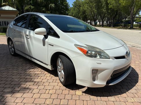 Used 2014 Toyota Prius Five FWD image 5