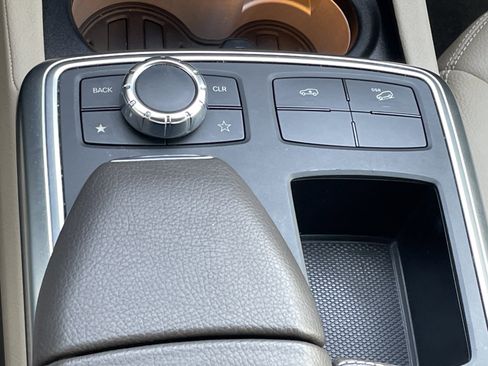 Used 2016 Mercedes-Benz GL 450 4MATIC image 36