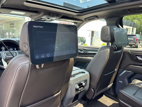 Used 2023 GMC Yukon XL Denali w/ Advanced Technology Package AWD/4WD image 9