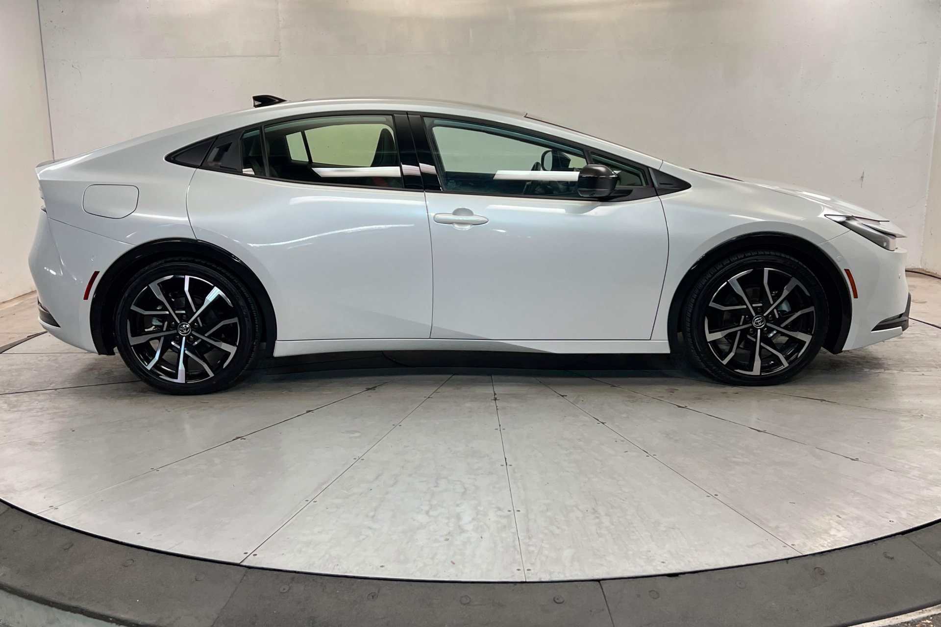 Certified 2026 Toyota Prius Plug-In Hybrid w/ Limited Premium Package FWD image 7