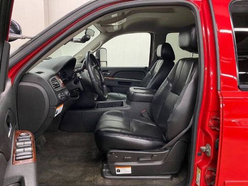 Used 2010 Chevrolet Suburban 2500 LT w/ Snow Plow Prep Package AWD/4WD image 10